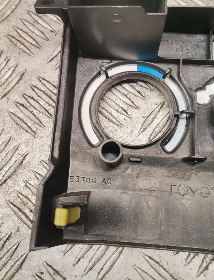 Toyota Corolla Verso AR10 (2004 - 2009) Отделка блока климат-контроля — фото 3