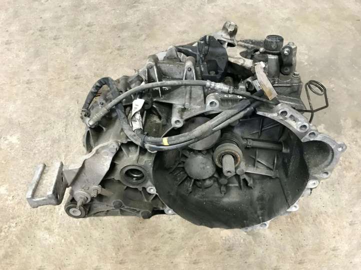 D66R7M127AA Volvo V40 Mechaninė 6 pavarų dėžė