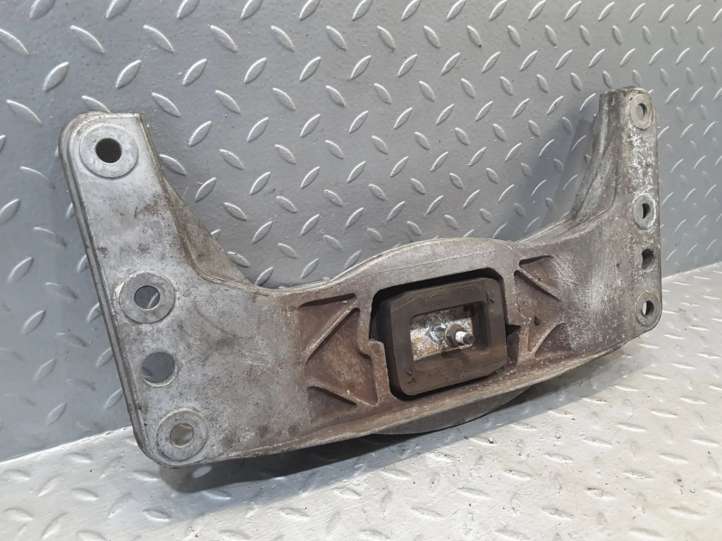 6761106 BMW 5 E60 E61 Pagalvė pavarų dėžės