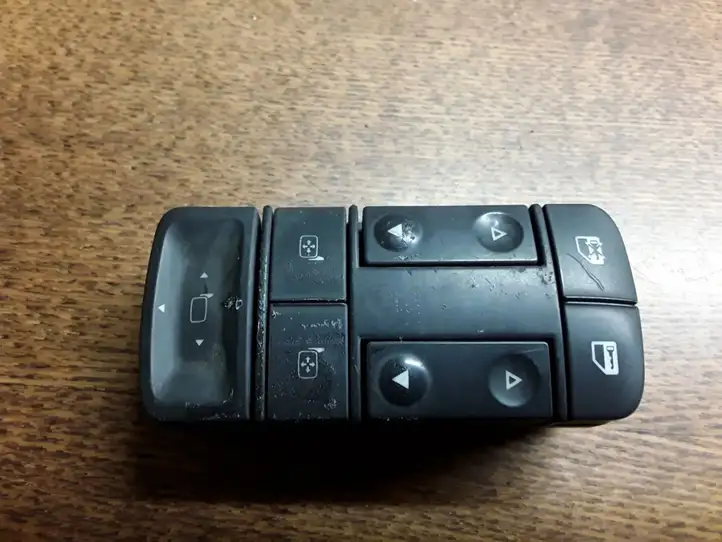 Opel Vectra C (2005 - 2009) 13224056 Кнопка обогрева стекла — фото 1