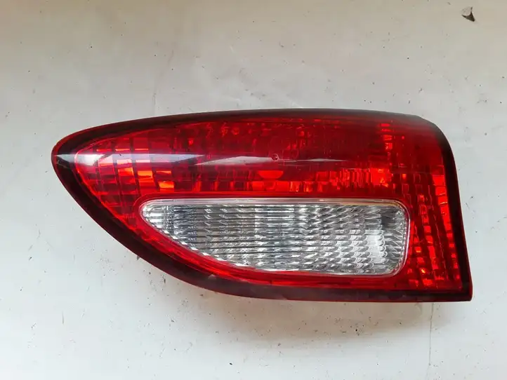 Subaru B9 Tribeca (2004 - 2007) 2ZR946090 Задний фонарь в крышке багажника — фото 1