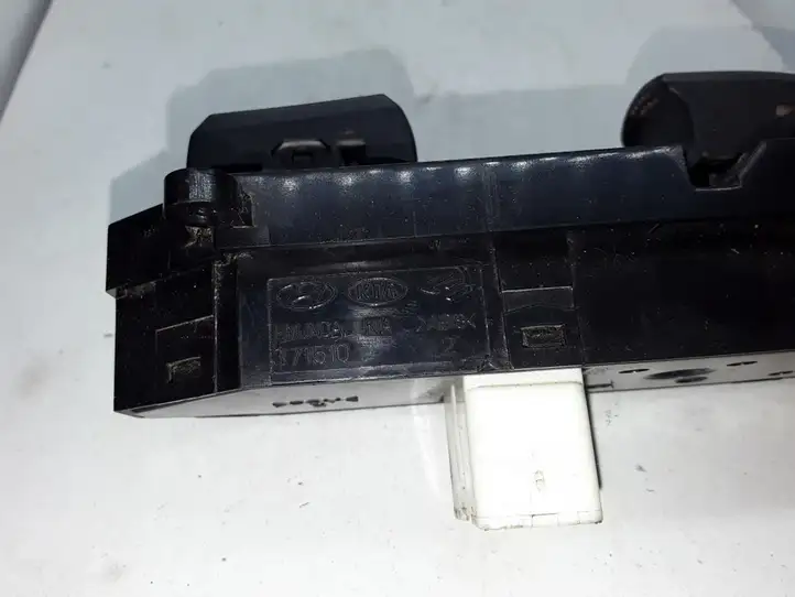 Hyundai Santa Fe (2005 - 2009) 371510 Блок кнопок стеклоподъемников — фото 4