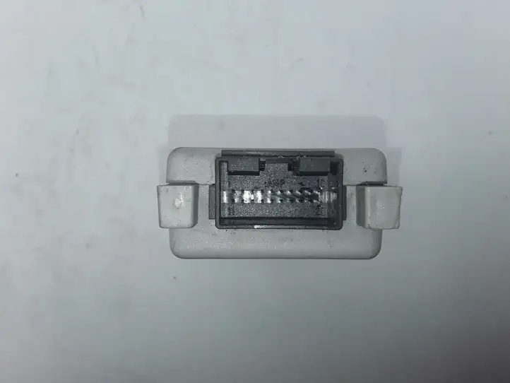 Volkswagen Touran I (2003 - 2010) 1K0035729B Блок GSM — фото 3