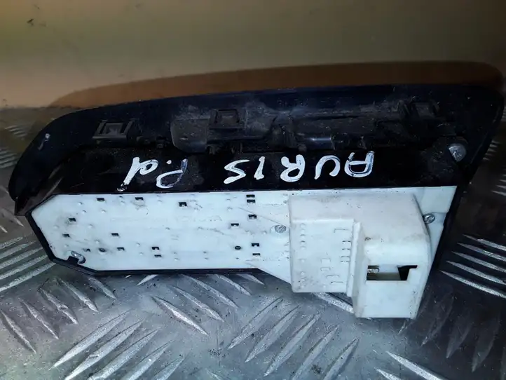 Toyota Auris 150 (2006 - 2012) 7423102550 Блок кнопок стеклоподъемников — фото 2