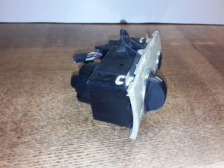 Mercedes-Benz E W211 (2002 - 2009) 2115450104 Включатель фонарей — фото 2