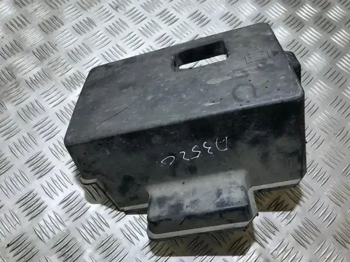 Ford Focus (1998 - 2004) 98ab10a659bg Крышка ящика аккумулятора — фото 1