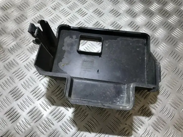 Ford Focus (1998 - 2004) 98ab10a659bg Крышка ящика аккумулятора — фото 2