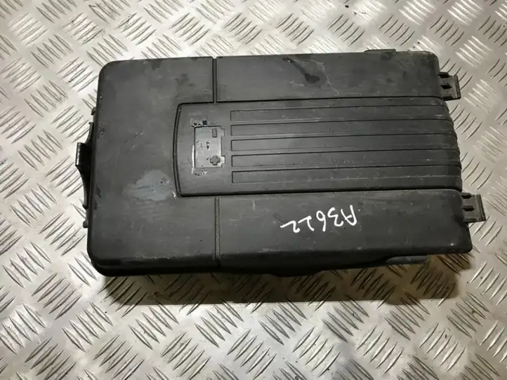 Volkswagen Golf Plus (2004 - 2008) 1k0915443a Крышка ящика аккумулятора — фото 1