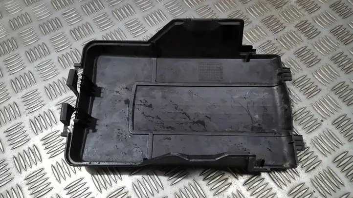 Volkswagen Golf V (2003 - 2009) 1K0915443A Крышка ящика аккумулятора — фото 2