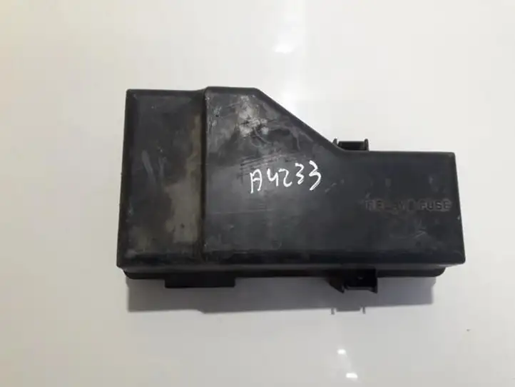 Toyota RAV 4 (XA20) (2000 - 2005) 8267242100 Крышка ящика предохранителей — фото 1