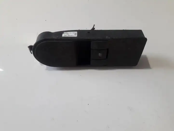 Opel Astra H (2004 - 2009) 13228709 Блок кнопок стеклоподъемников — фото 1
