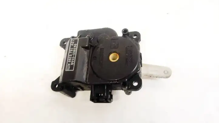 Toyota Land Cruiser (J120) (2002 - 2009) 0638000660 Двигатель задвижки потока воздуха — фото 1