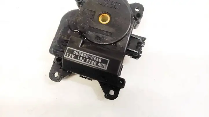 Toyota Land Cruiser (J120) (2002 - 2009) 0638000660 Двигатель задвижки потока воздуха — фото 3