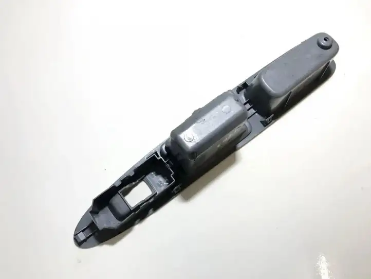 Toyota Avensis Verso (2001 - 2004) 747427244100 Прочие детали салона — фото 2