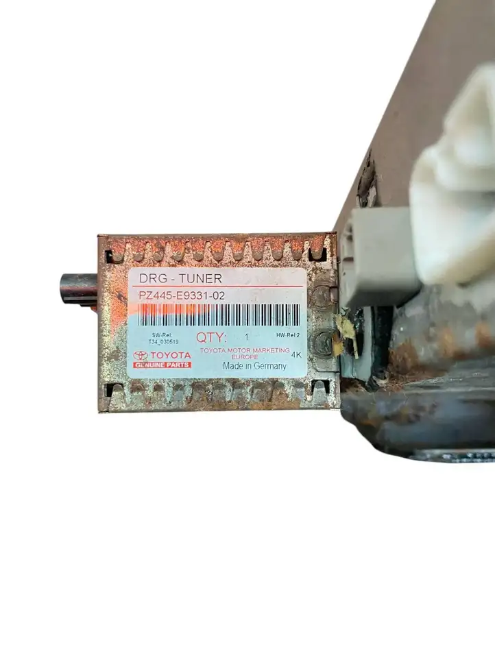 Toyota Land Cruiser (J120) (2002 - 2009) PZ445E933102 Усилитель антенны — фото 2
