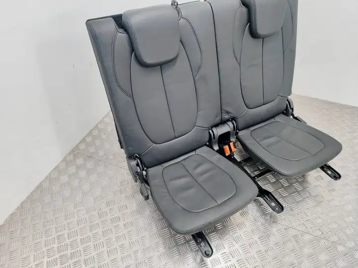 BMW 2 F46 (2015 - ) Третий ряд сидений — фото 4