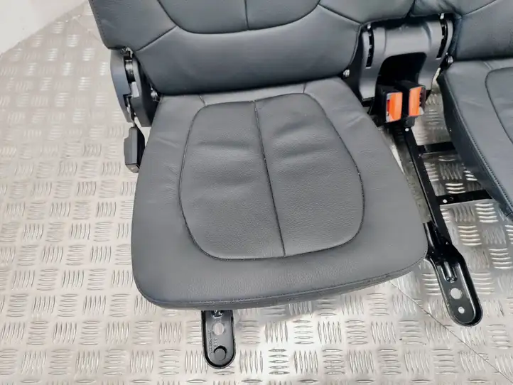 BMW 2 F46 (2015 - ) Третий ряд сидений — фото 6
