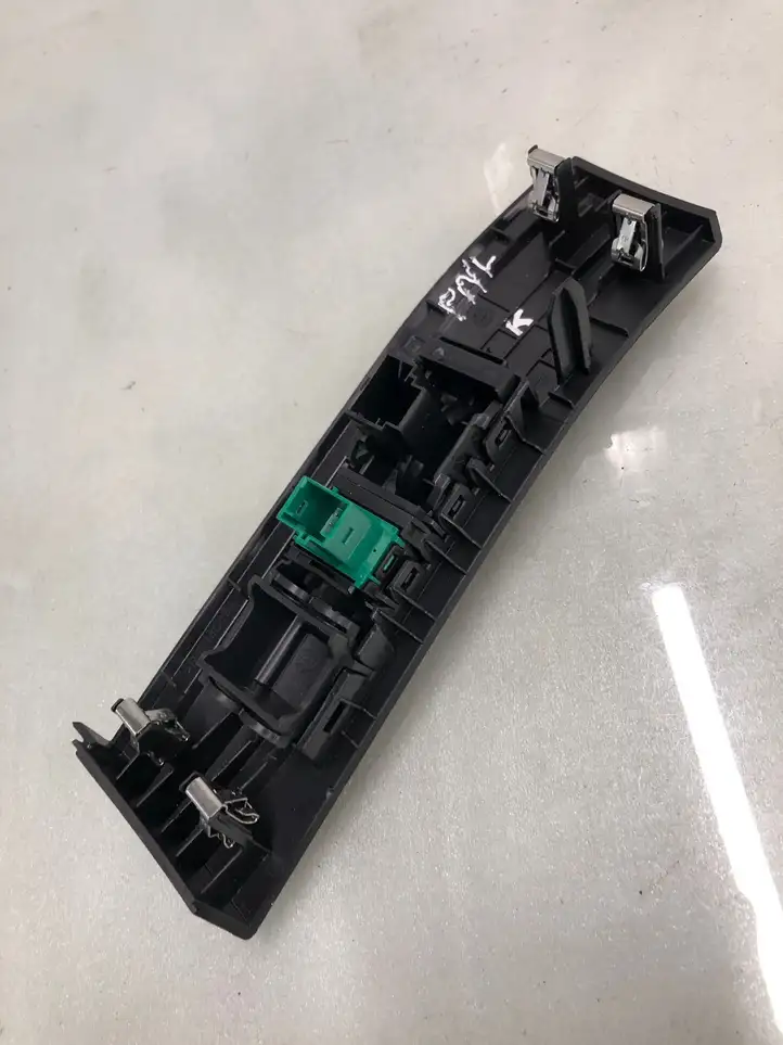 Opel Astra L (2020 - ) 98183603zd Кнопка закрытия крышки багажника — фото 3