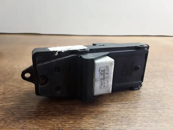 Toyota Corolla E120 E130 (2000 - 2004) 54355669A Кнопка стеклоподъемников — фото 2