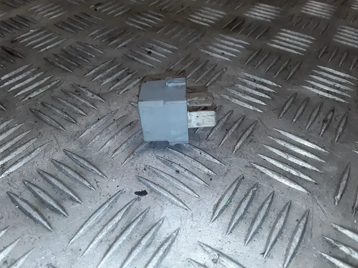 Mercedes-Benz CLA C117,X117,W117 (2013 - 2019) 4RA00779307 Другое реле — фото 3