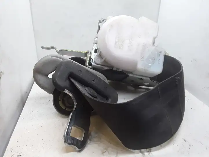 Toyota Yaris (2005 - 2009) H073811 Центральный ремень безопасности — фото 1