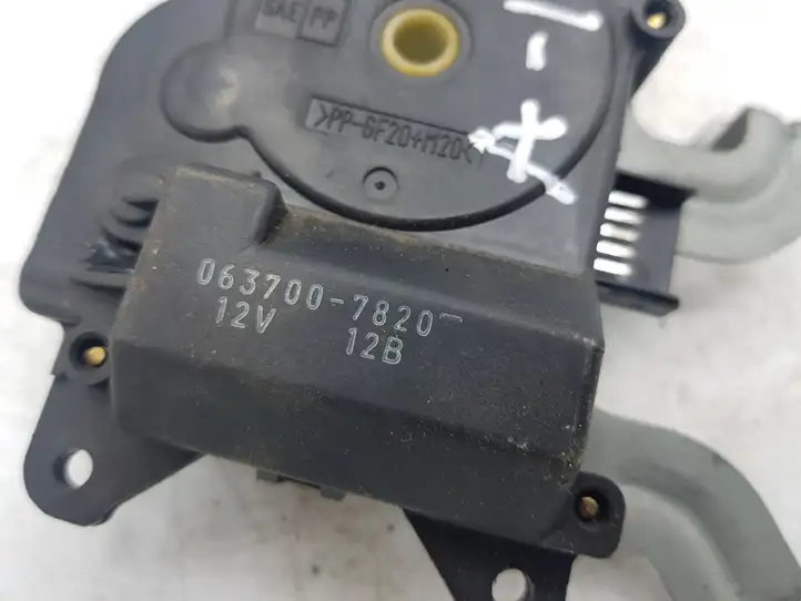 Toyota Avensis T250 (2003 - 2006) 637007820 Двигатель задвижки потока воздуха — фото 2