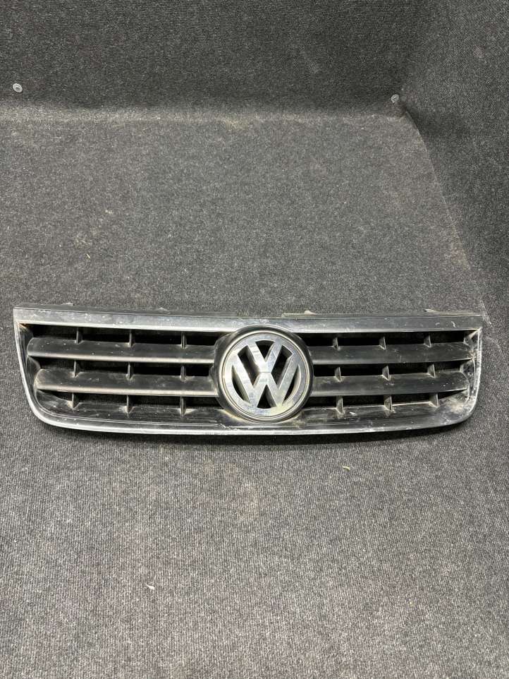 7L6853653 Volkswagen Touareg I Grotelės priekinės