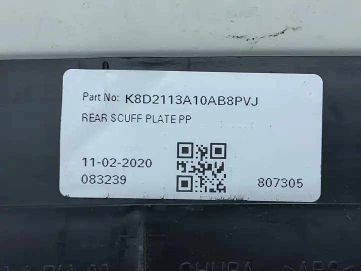 Land Rover Evoque II (2018 - ) K8D2113A10AB Отделка порога багажника — фото 3