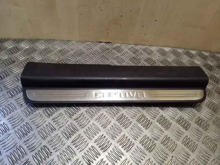 Chevrolet Captiva (2011 - 2013) 20832152 Внутренняя отделка переднего порога — фото 1