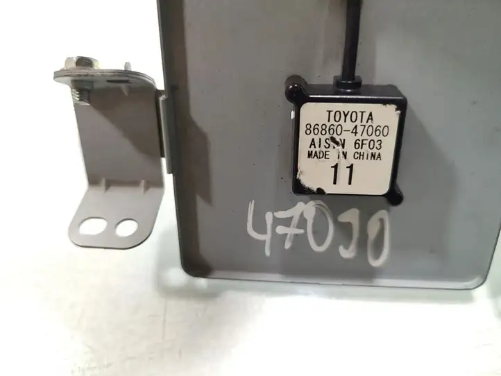 Toyota Prius (XW20) (2003 - 2009) 86860-47060 Усилитель антенны — фото 6