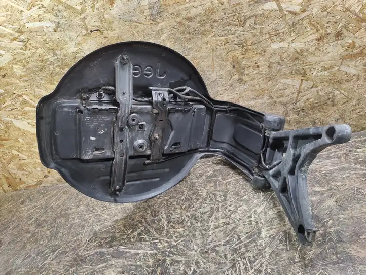 Jeep Cherokee (2007 - 2013) 5HF06TRMA Кронштейн запасного колеса — фото 8