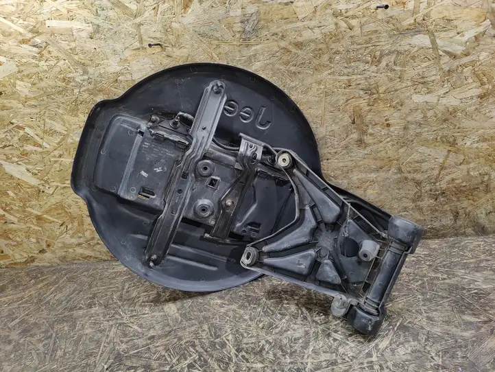 Jeep Cherokee (2007 - 2013) 5HF06TRMA Кронштейн запасного колеса — фото 9
