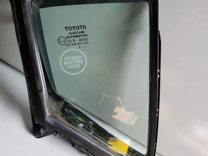 Toyota C-HR I (2016 - 2022) 68123F4010 Форточка двери — фото 2