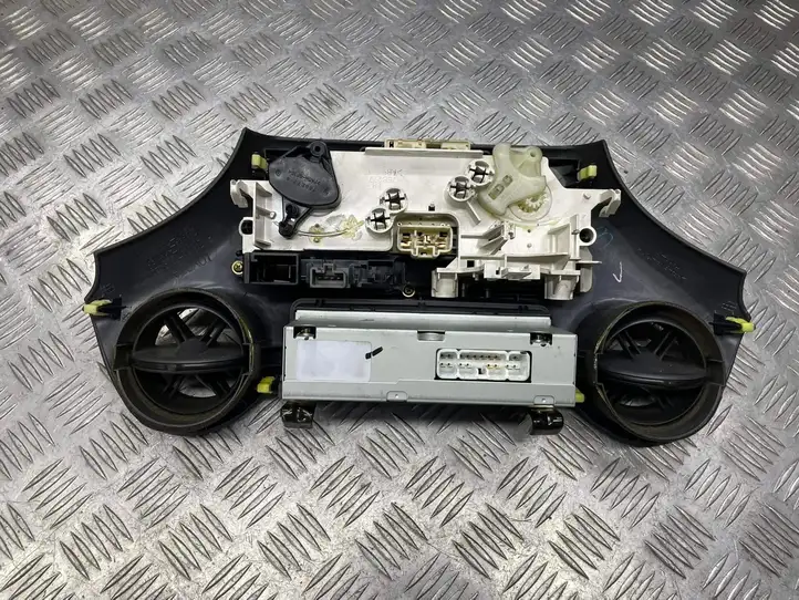 Toyota Yaris (1999 - 2003) 8611052011BO Магнитола / мультимедийная система — фото 6