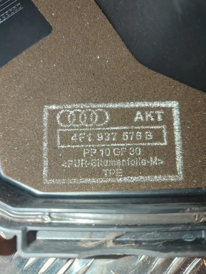 Audi A6 S6 C6 4F (2004 - 2008) 4F1937578B Крышка ящика предохранителей — фото 2