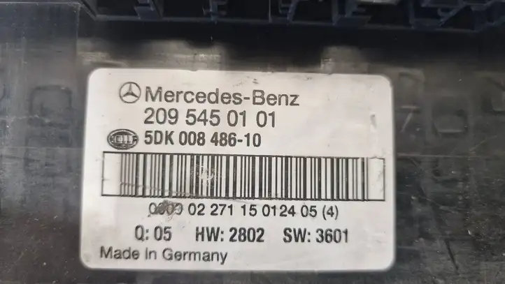 Mercedes-Benz C W203 (2000 - 2007) 2095450101 Блок предохранителей — фото 4
