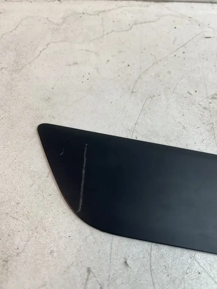 Tesla Model Y (2019 - 2024) 149430100B Отделка переднего порога — фото 2