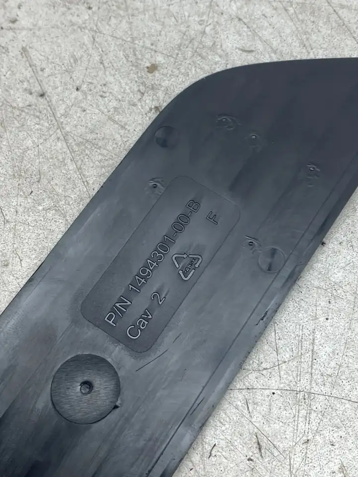 Tesla Model Y (2019 - 2024) 149430100B Отделка переднего порога — фото 4