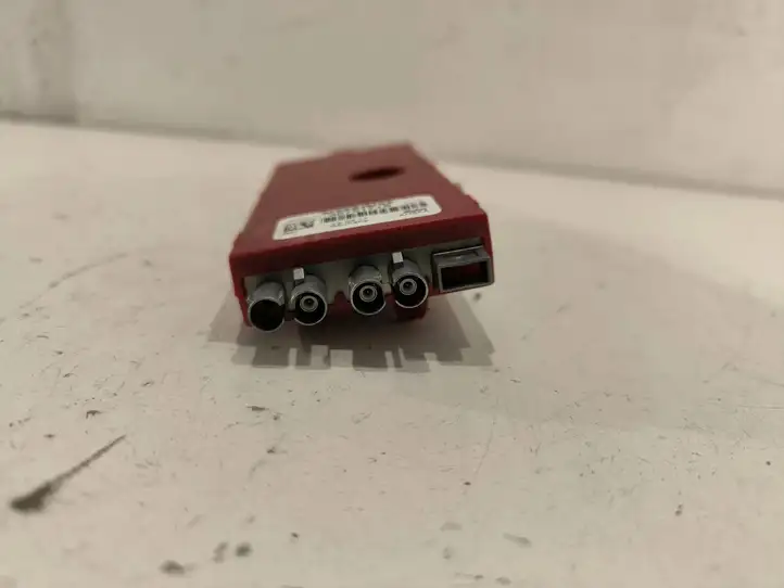 Volvo XC60 (2017 - ) 30761716 Усилитель антенны — фото 2