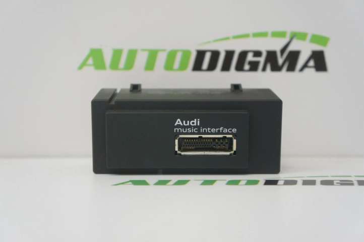 8V0035736 Audi A3 S3 8V USB jungtis