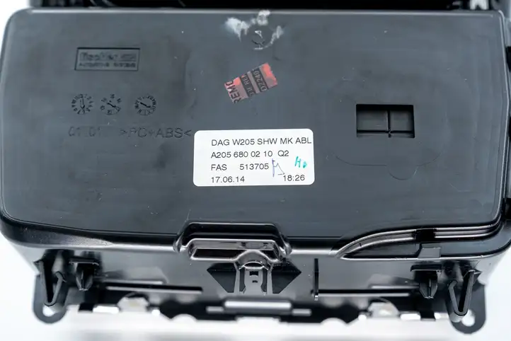 Mercedes-Benz C W205 (2014 - 2021) A2056800210 Пепельница — фото 3