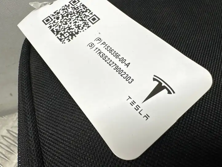Tesla Model Y (2019 - 2024) 153635600A Съемный буксировочный крюк — фото 3