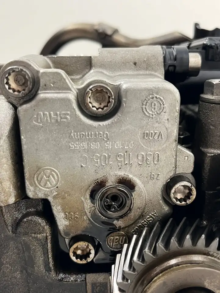 Volkswagen PASSAT B6 (2005 - 2010) 03G103537B Балансир масляного насоса — фото 2