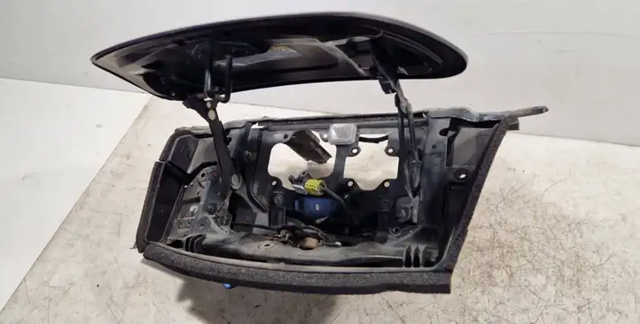 Nissan Leaf I (ZE0) (2010 - 2017) Крышка зарядного разъема — фото 4