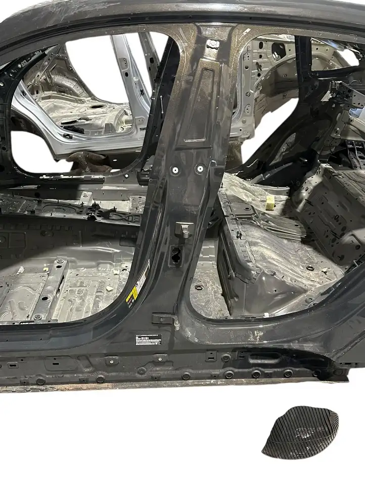 BMW i4 (2021 - ) 9477455 Средняя стойка кузова (B) — фото 1
