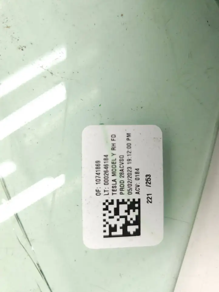 Tesla Model Y (2019 - 2024) 0002646184 Стекло передней двери — фото 5