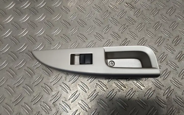 Toyota Urban Cruiser (XP110) (2007 - 2016) 7427152110 Накладка кнопки стеклоподъемника — фото 1