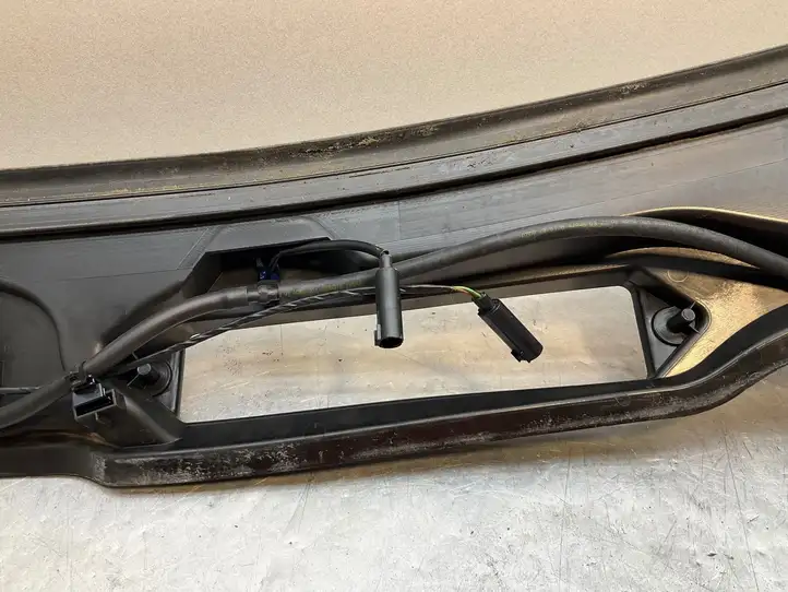 BMW 3 E92 E93 (2005 - 2014) 7161033 Жабо стеклоочистителей — фото 2