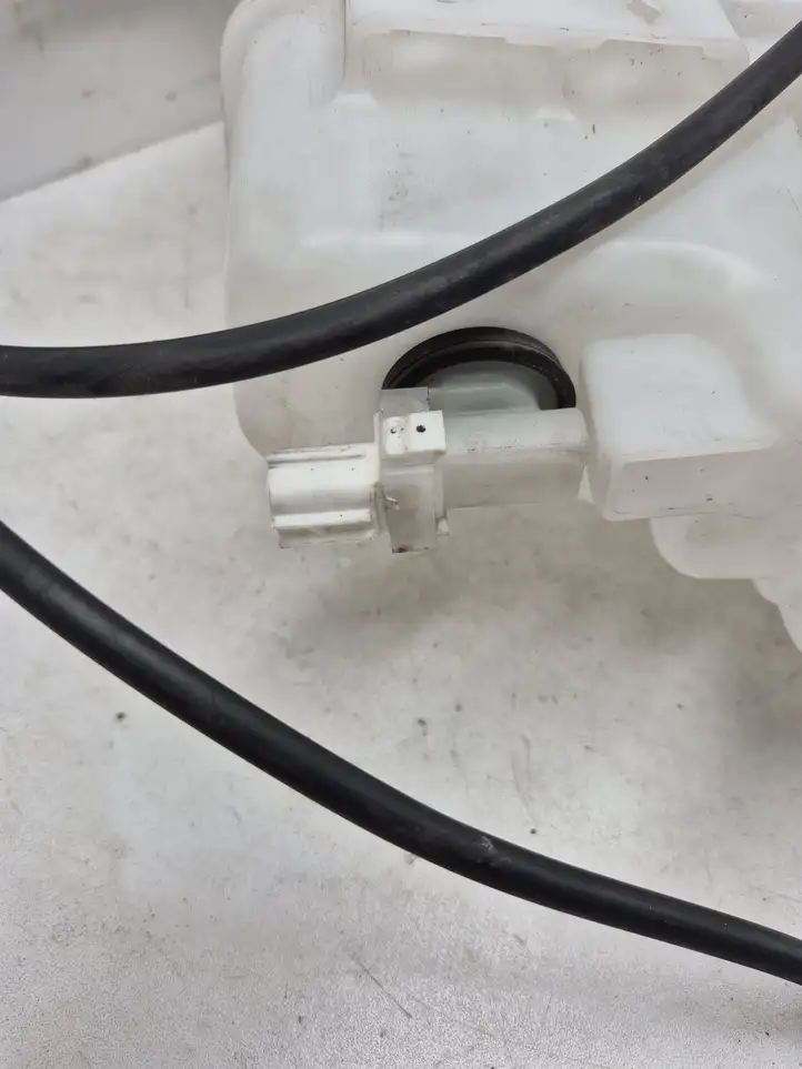 Mazda CX-9 (2016 - 2021) TK4867480 Бачок омывателя стекла — фото 4