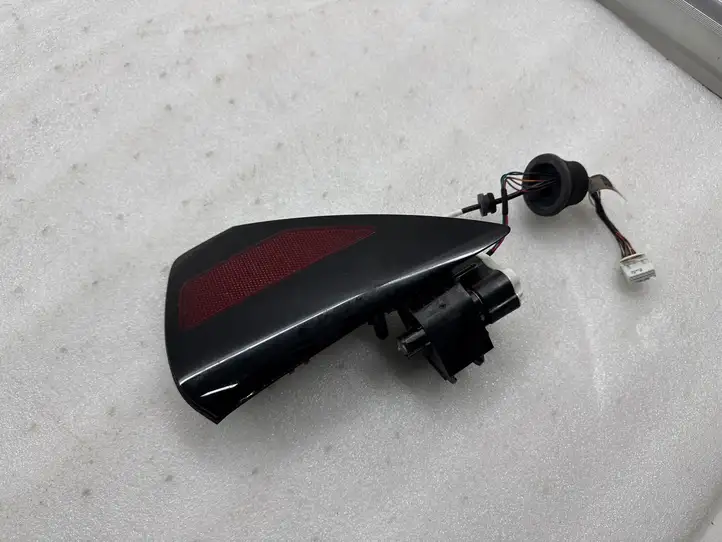 Tesla Model Y (2019 - 2024) 147884000A Крышка зарядного разъема — фото 1